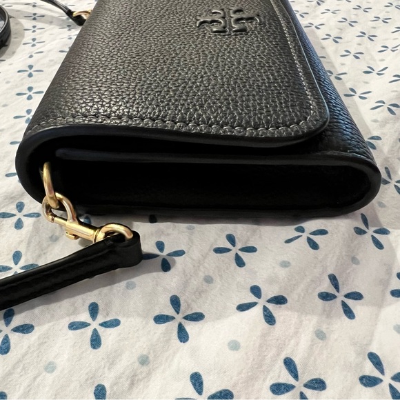 Like NEW Tory Burch crossbody - Picture 5 of 15